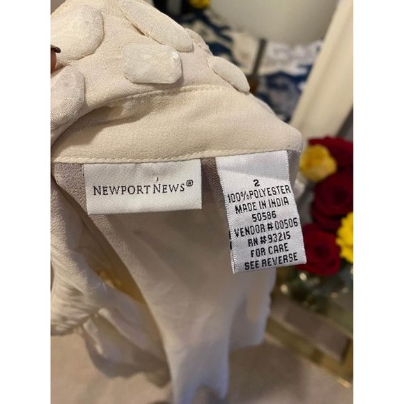 Newportnews- Ladies  top -size 2 - Picture 9 of 9